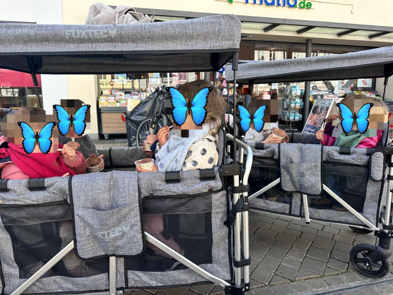 Eis essen in der Innenstadt